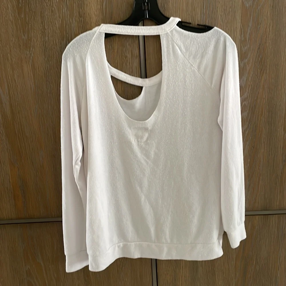 Chaser long sleeve ripped top size small - Picture 4 of 4